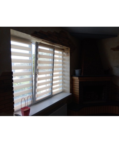 Тканинні ролети День-Ніч  бежевого  кольору з широкою смугою з тканини ВМ 2200